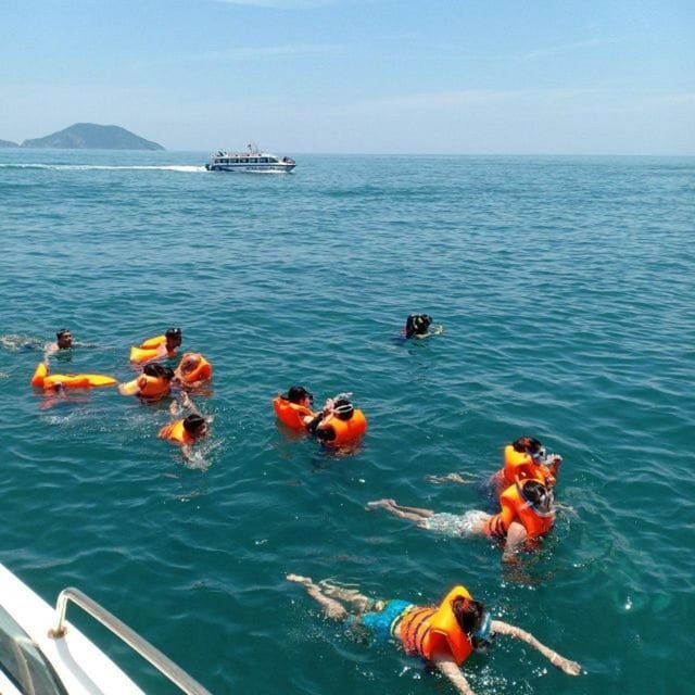 hoi-an-cham-islands-snorkeling-trip-by-speedboat-with-lunch-2