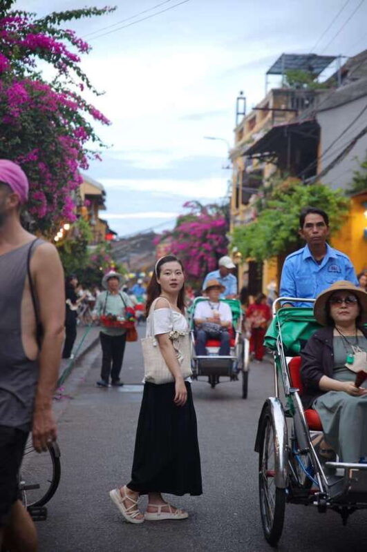 hoi-an-city-sightseeing-tour-with-beautiful-female-guide