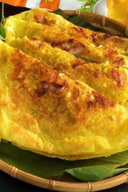 hoi-an-city-tour-boat-ride-release-flower-lantern-on-river-2