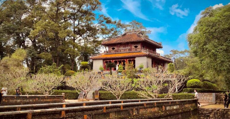 hoi-an-da-nang-hai-van-pass-hue-city-sites-deluxe-tour
