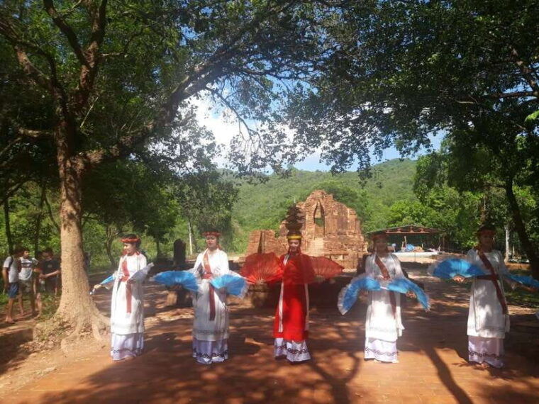 hoi-an-da-nang-my-son-sunset-tour-boat-trip-banh-my