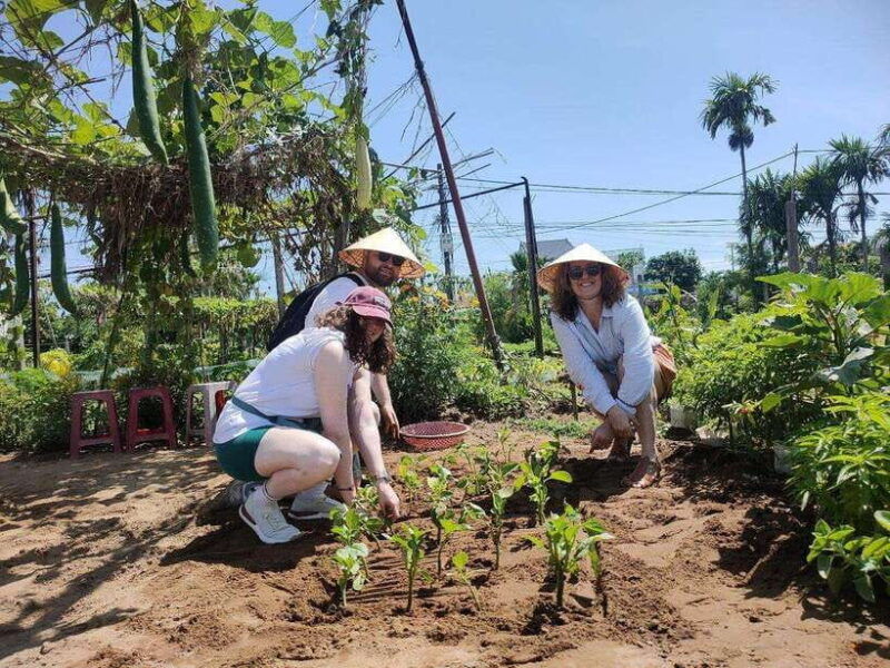 hoi-an-eco-tour-bike-farm-and-lantern-making-experience