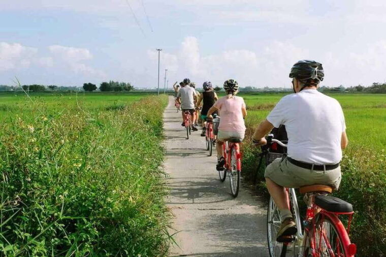 hoi-an-eco-tour-bike-farm-and-lantern-making-experience