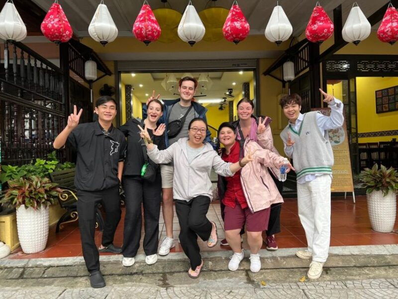 hoi-an-evening-food-tour-with-7-tastings-and-boat-trip