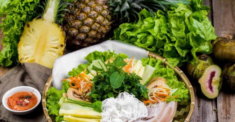 hoi-an-evening-food-tour-with-7-tastings-and-boat-trip