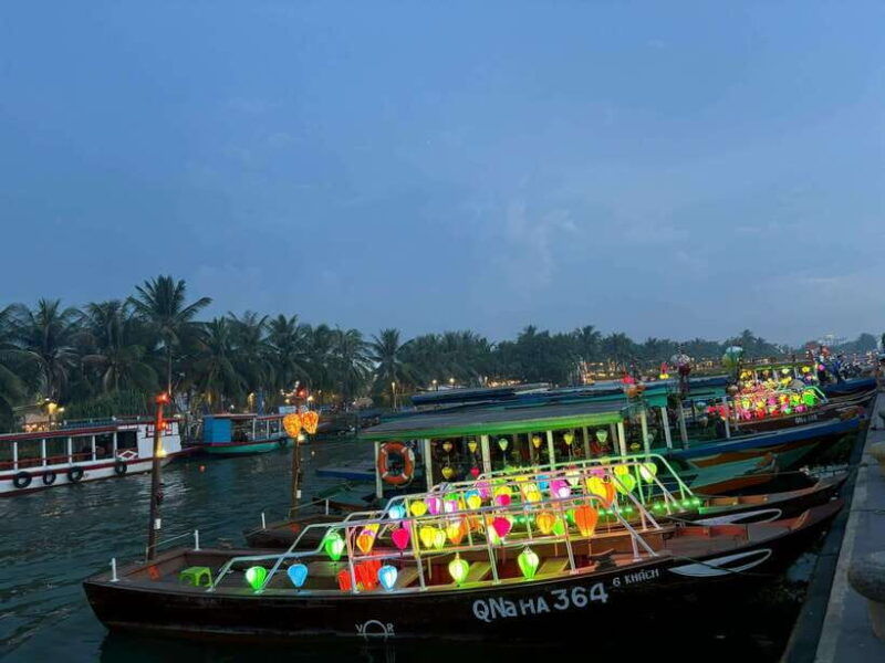 hoi-an-evening-food-tour-with-river-cruise