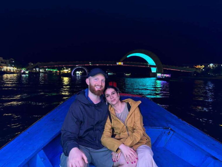 hoi-an-evening-food-tour-with-river-cruise