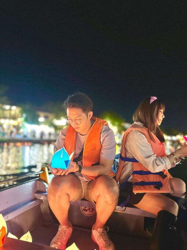 hoi-an-evening-street-food-walking-tour