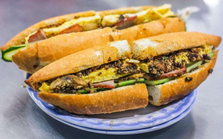 hoi-an-evening-street-food-walking-tour