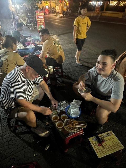hoi-an-evening-street-walking-food-tour