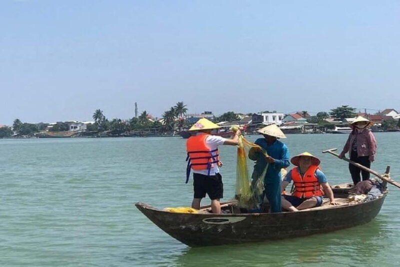 Hoi An Fishing Boat Tour/Ceramic-Lantern-Hand Fan-Cafe Class - How the Experience Unfolds