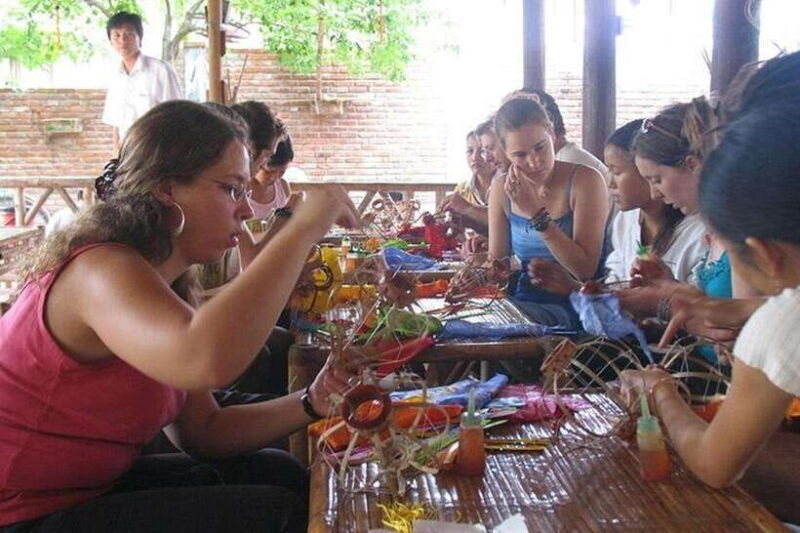 hoi-an-fishing-boat-tour-ceramic-lantern-hand-fan-cafe-class