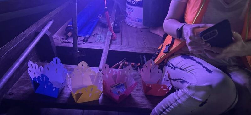 hoi-an-floating-flower-lantern-river-boat-ride-at-night