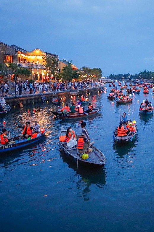 hoi-an-floating-flower-lantern-river-boat-ride-at-night