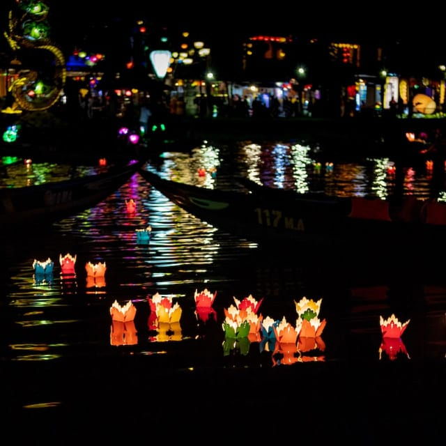 hoi-an-floating-flower-lantern-river-boat-ride-at-night