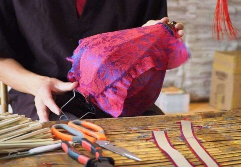hoi-an-foldable-lantern-making-class-with-local-family