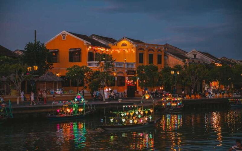 hoi-an-food-tour-boat-trip-and-foot-massage-by-night