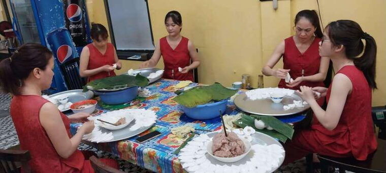 hoi-an-food-tour-footsteps