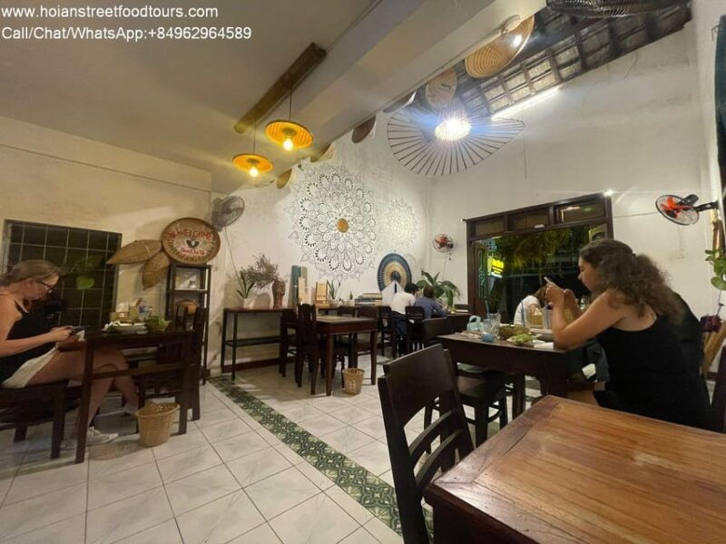 hoi-an-food-tour-with-8-different-street-food-tasting