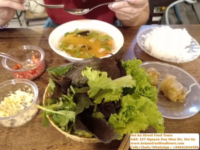 hoi-an-food-tour-with-8-different-street-food-tasting