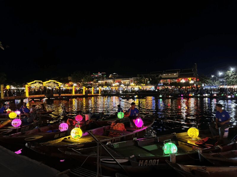 Hoi An: Hoai River Boat Ride & Lantern Release Experience - The Experience: What to Expect
