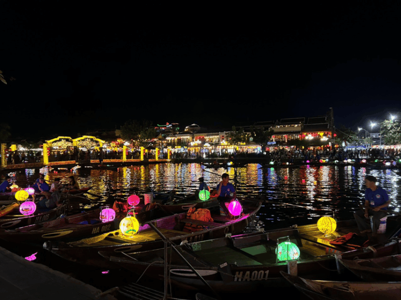 hoi-an-hoai-river-boat-ride-lantern-release-experience