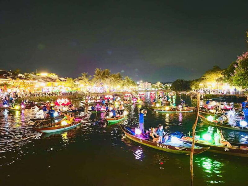 hoi-an-hoai-river-boat-ride-with-flower-lantern-release-2