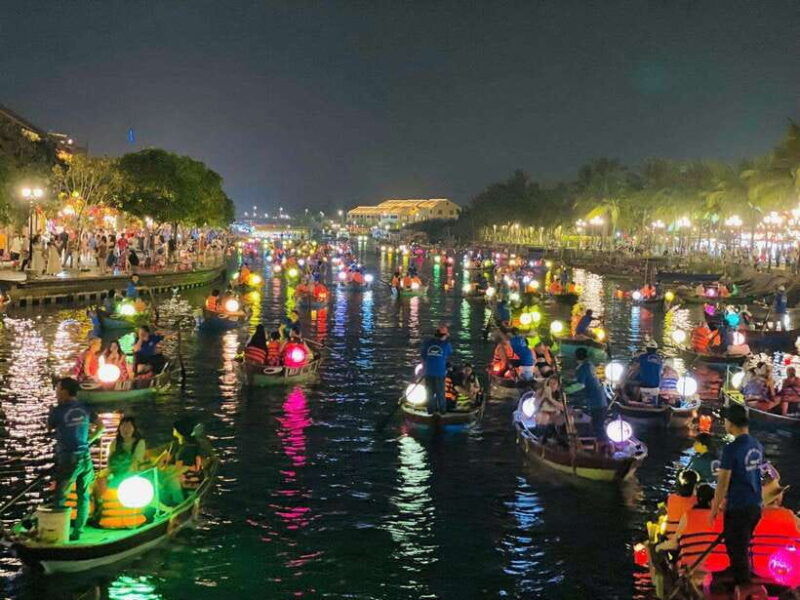 hoi-an-hoai-river-boat-ride-with-flower-lantern-release