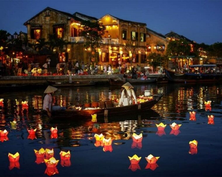 hoi-an-hoai-river-boat-trip-by-night-and-floating-lantern-2