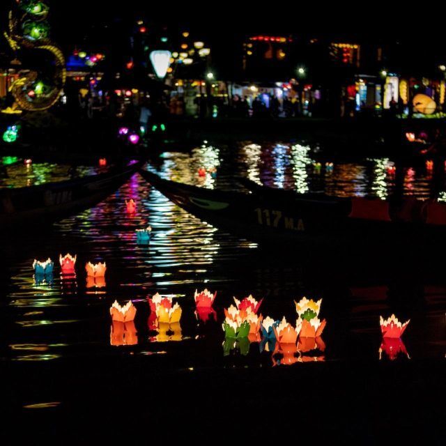 Hoi An : Hoai River Boat Trip by Night and Floating Lantern - FAQs