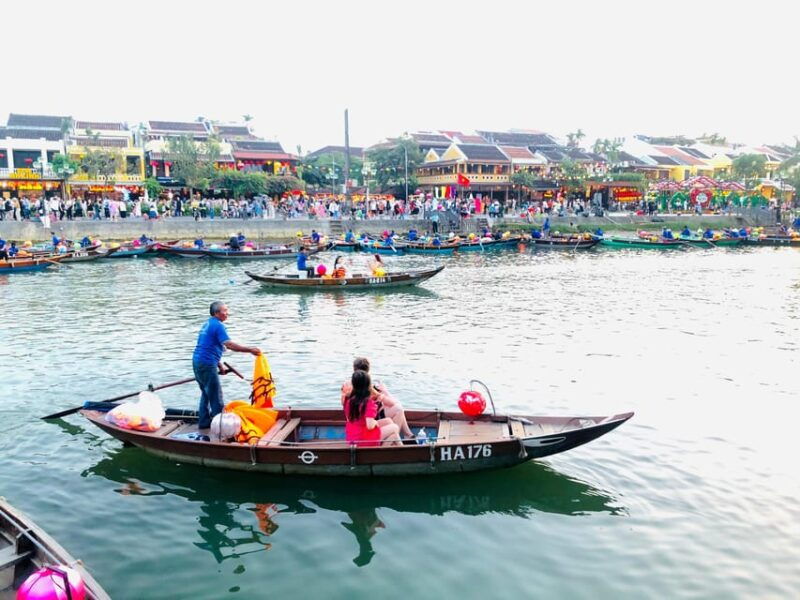 hoi-an-hoai-river-boat-trip-by-night-and-floating-lantern