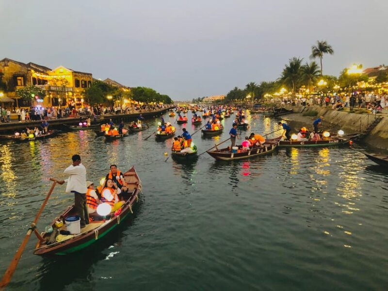 hoi-an-hoai-river-boat-trip-by-night-and-floating-lantern