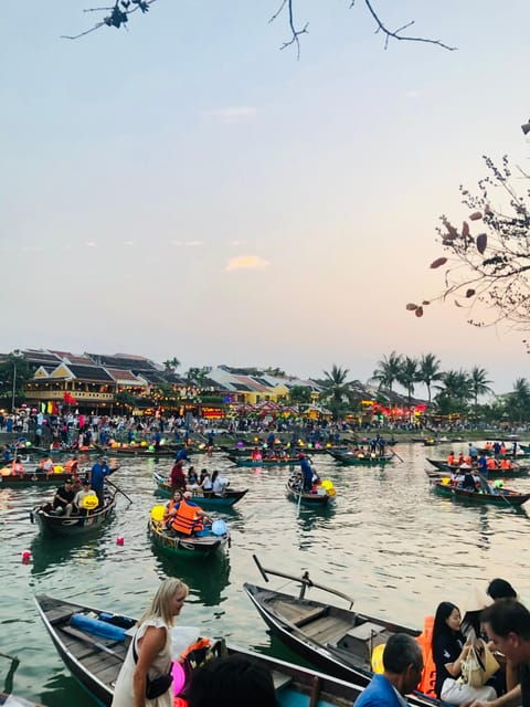 hoi-an-hoai-river-boat-trip-by-night-and-floating-lantern