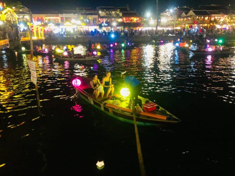 hoi-an-hoai-river-boat-trip-by-night-and-floating-lantern