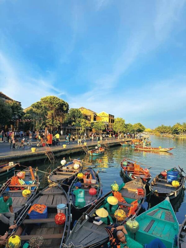 Hoi An: Hoai River Boat Trip by Night with Release Lantern - Key Points