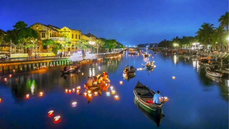 hoi-an-hoai-river-boat-trip-by-night-with-release-lantern