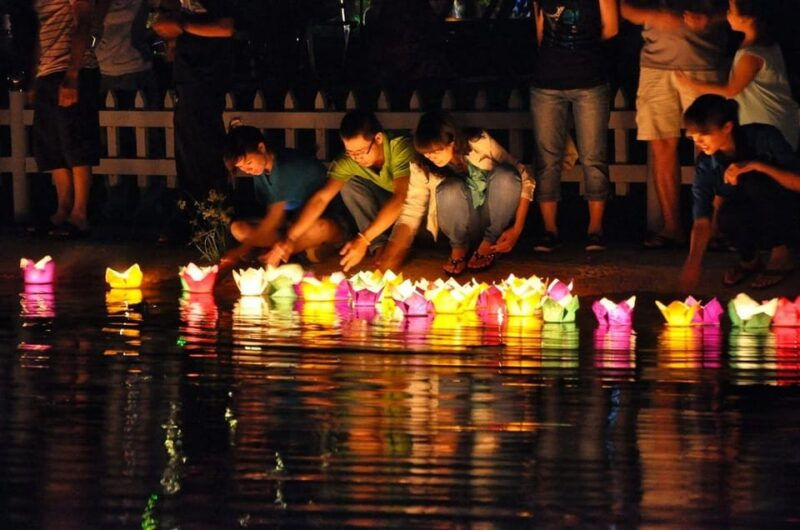 hoi-an-hoai-river-night-boat-trip-and-floating-lantern