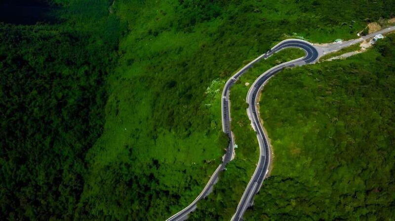hoi-an-hue-transfer-stop-at-bang-ghost-town-hai-van-pass