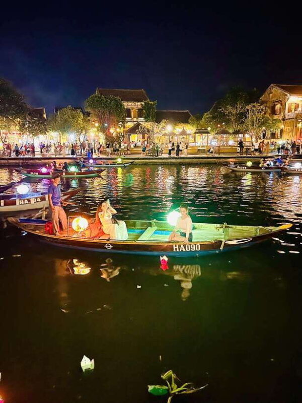 hoi-an-lantern-boat-ride-on-the-hoai-river