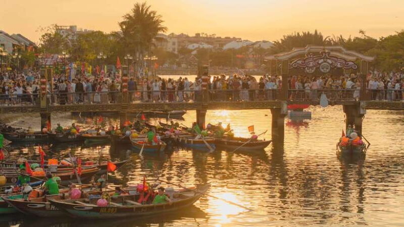 Hoi An : Lantern Boat Trip & Release Lantern - Who’s It Best For?