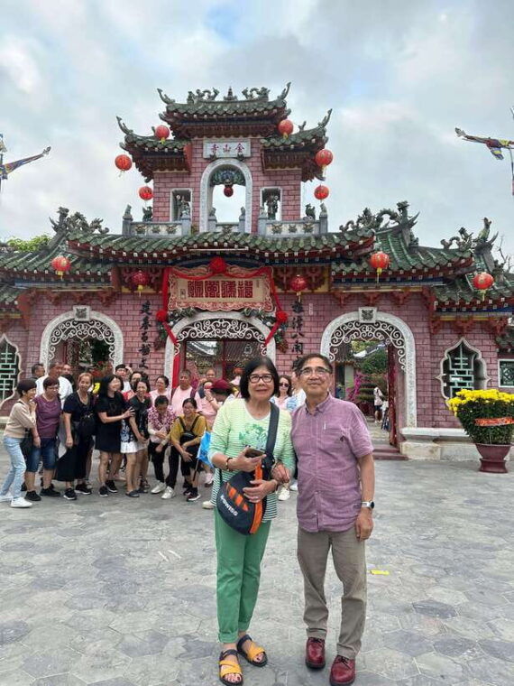 hoi-an-lantern-lit-streets-enjoy-local-food-and-boat-ride