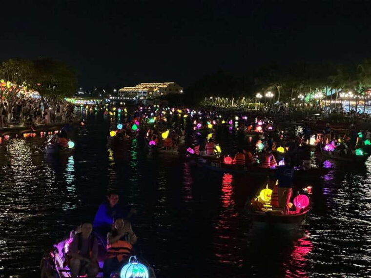 hoi-an-lantern-lit-streets-enjoy-local-food-and-boat-ride