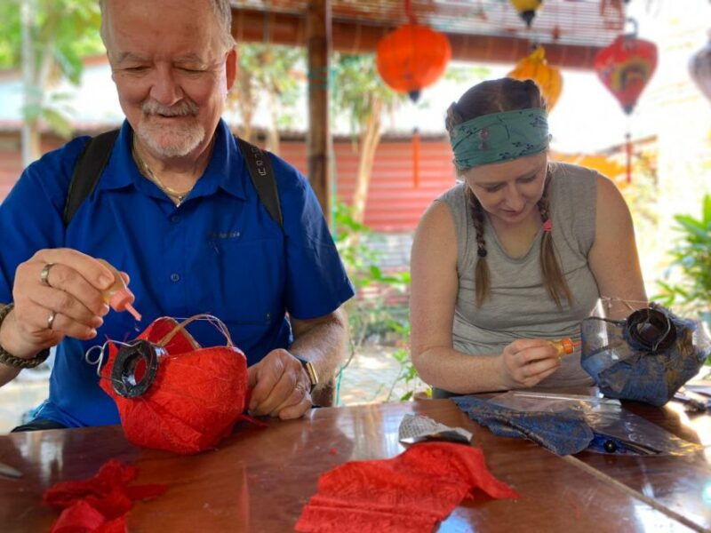 hoi-an-local-foldable-lantern-making-class-with-locals