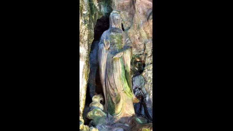 hoi-an-marble-mountains-am-phu-cave-monkey-mountains