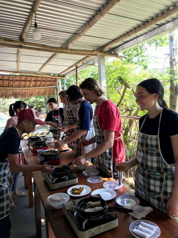 hoi-an-market-tour-basket-boat-ride-and-cooking-class