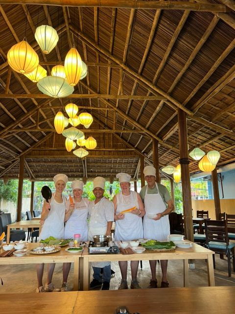 hoi-an-market-tour-cam-thanh-cooking-class-basket-boat