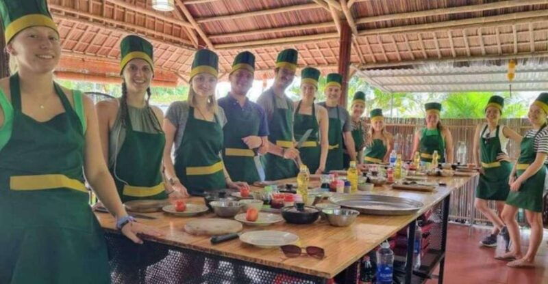 hoi-an-market-tour-cam-thanh-cooking-class-basket-boat