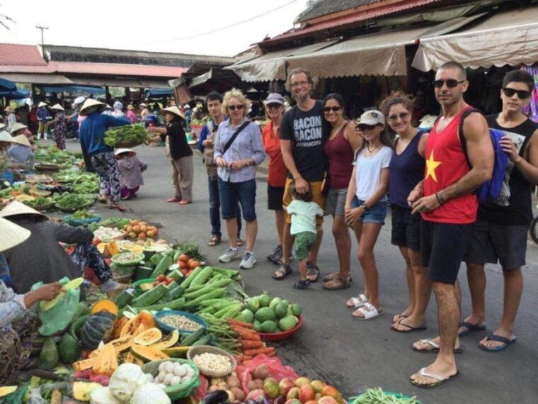 hoi-an-market-tour-cam-thanh-cooking-class-basket-boat