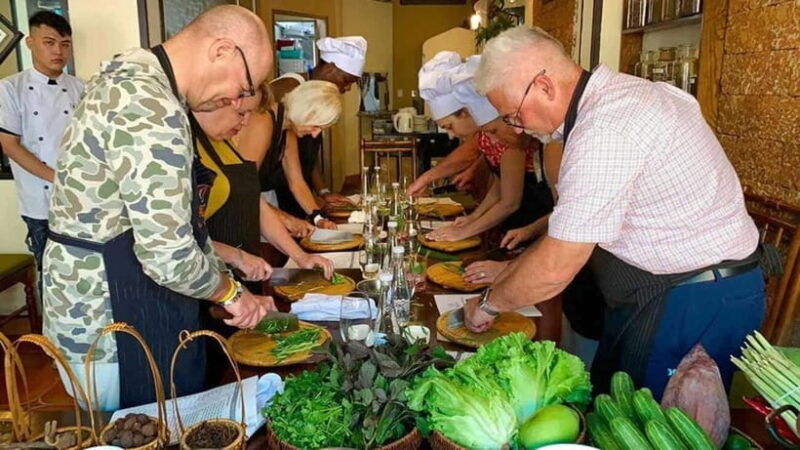 hoi-an-market-tour-cooking-class-and-basket-boat-ride