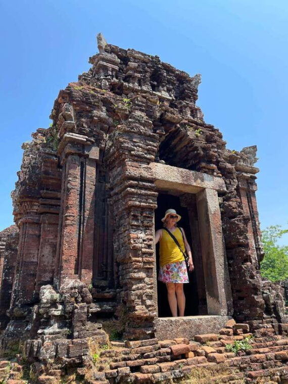 hoi-an-my-son-ruins-bus-boat-cultural-show-lunch-guide